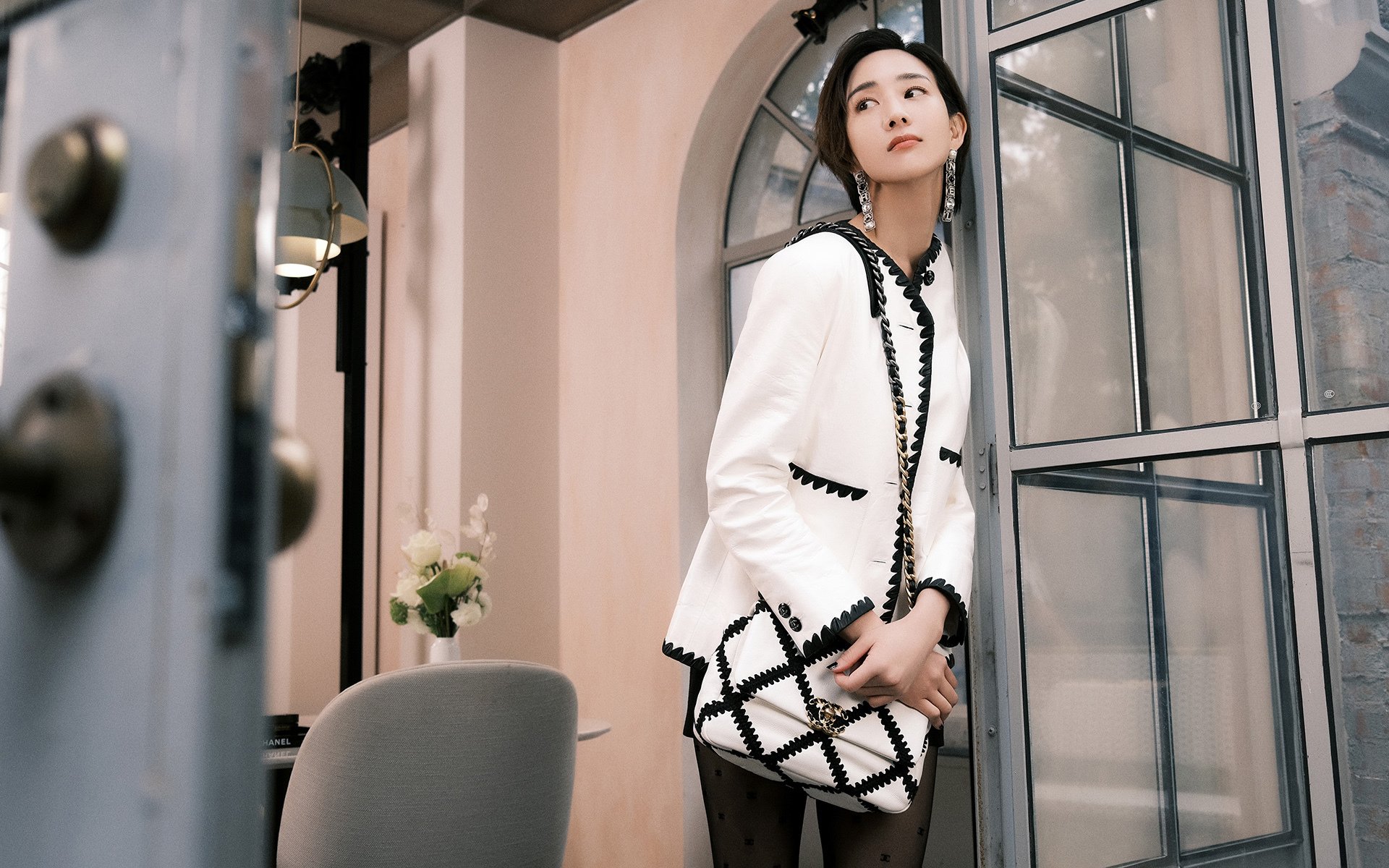 开云官方网站-2012年东部半决赛：热火艰难击败老牌凯尔特人，詹姆斯在比赛中砍下45分，表现堪称传奇。