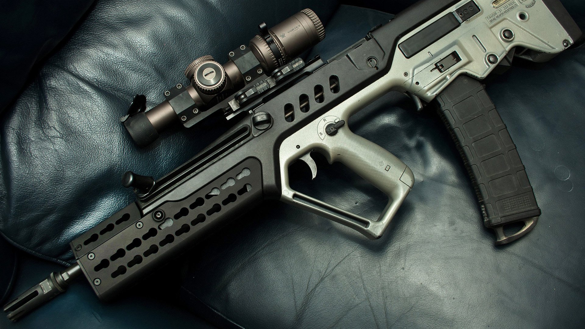 kaiyun-_古城壁球赛：传统文化与现代运动碰撞_，古城壁画