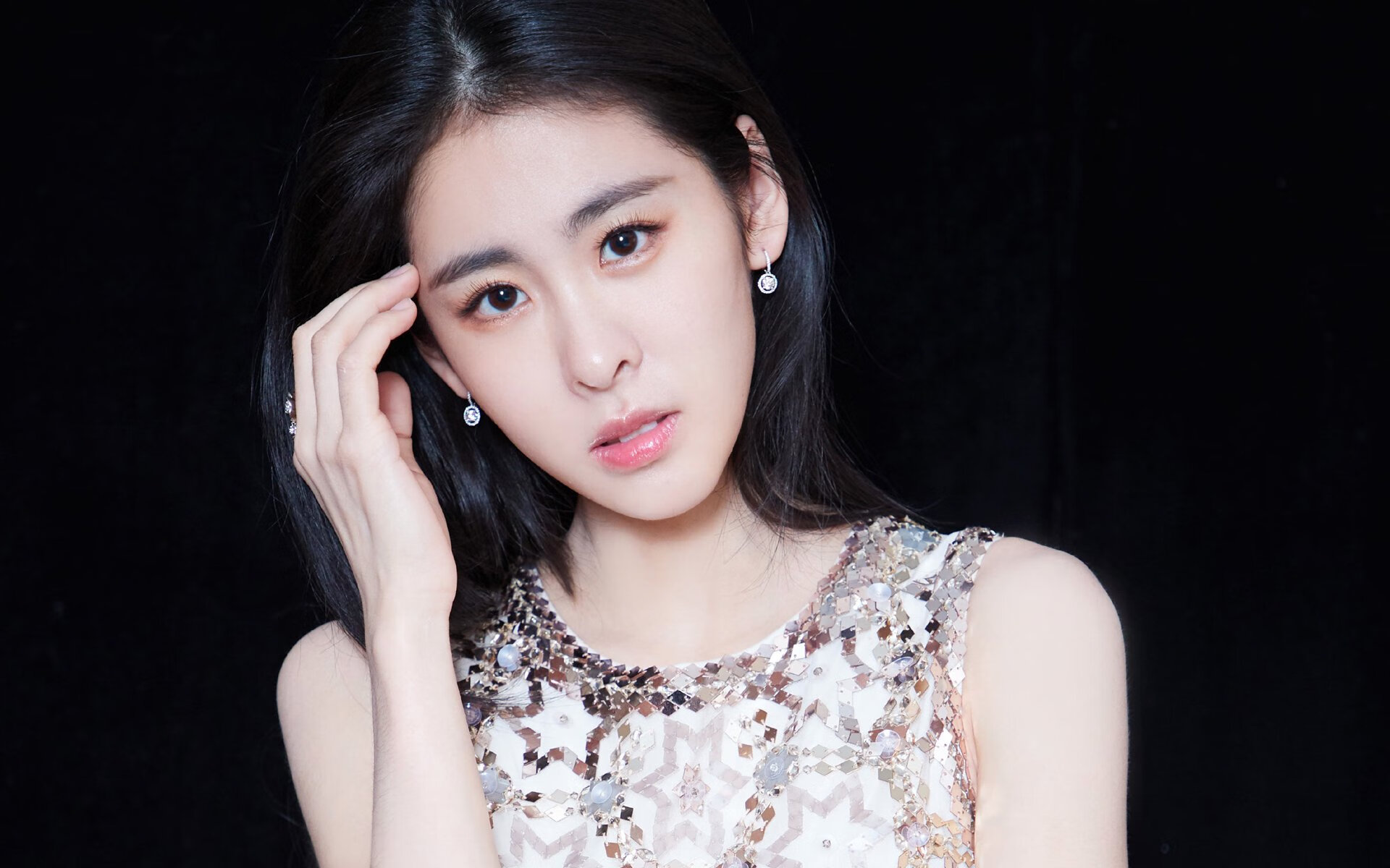 开云-_高空极限跳伞表演：从云端俯瞰人生_，3.9万米高空极限跳伞视频