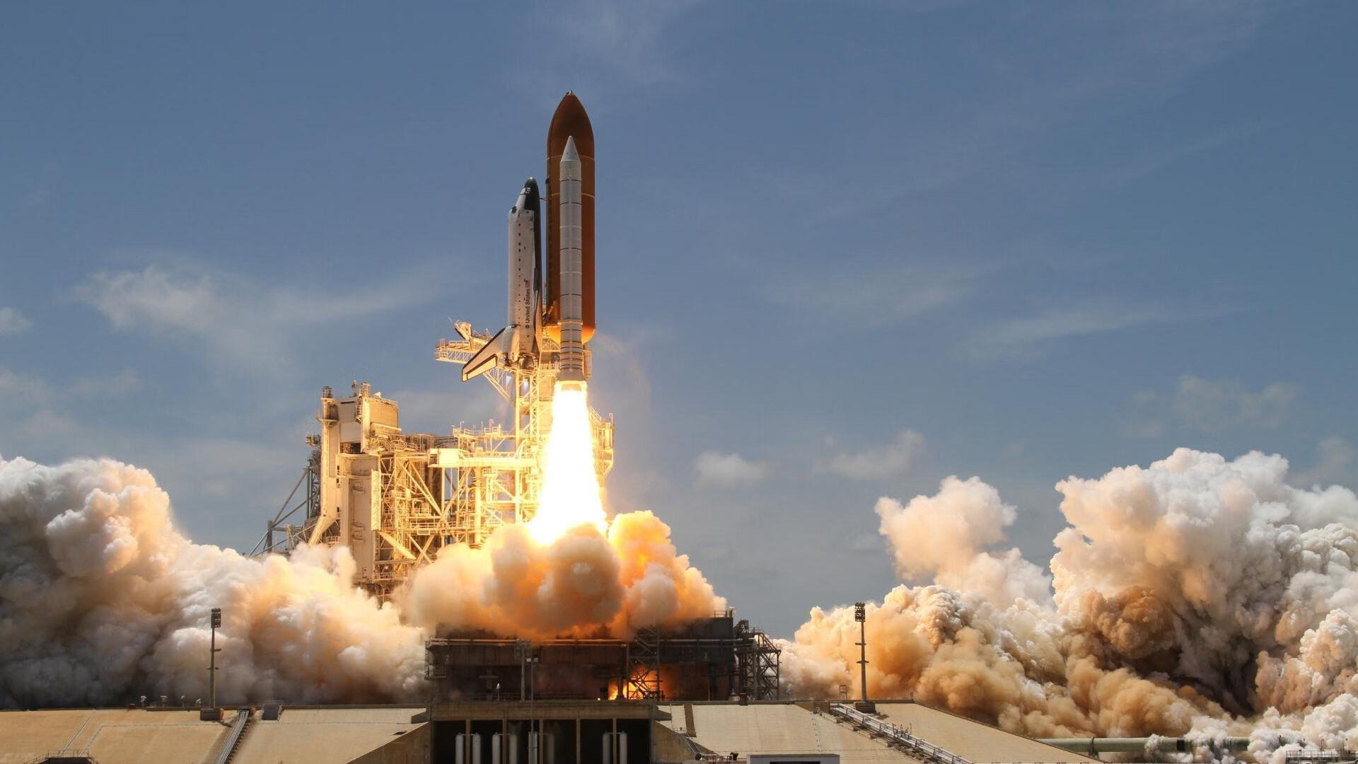 足球比赛场上技战术纷呈,赛况备受瞩目,足球比赛场上常用的战术阵型