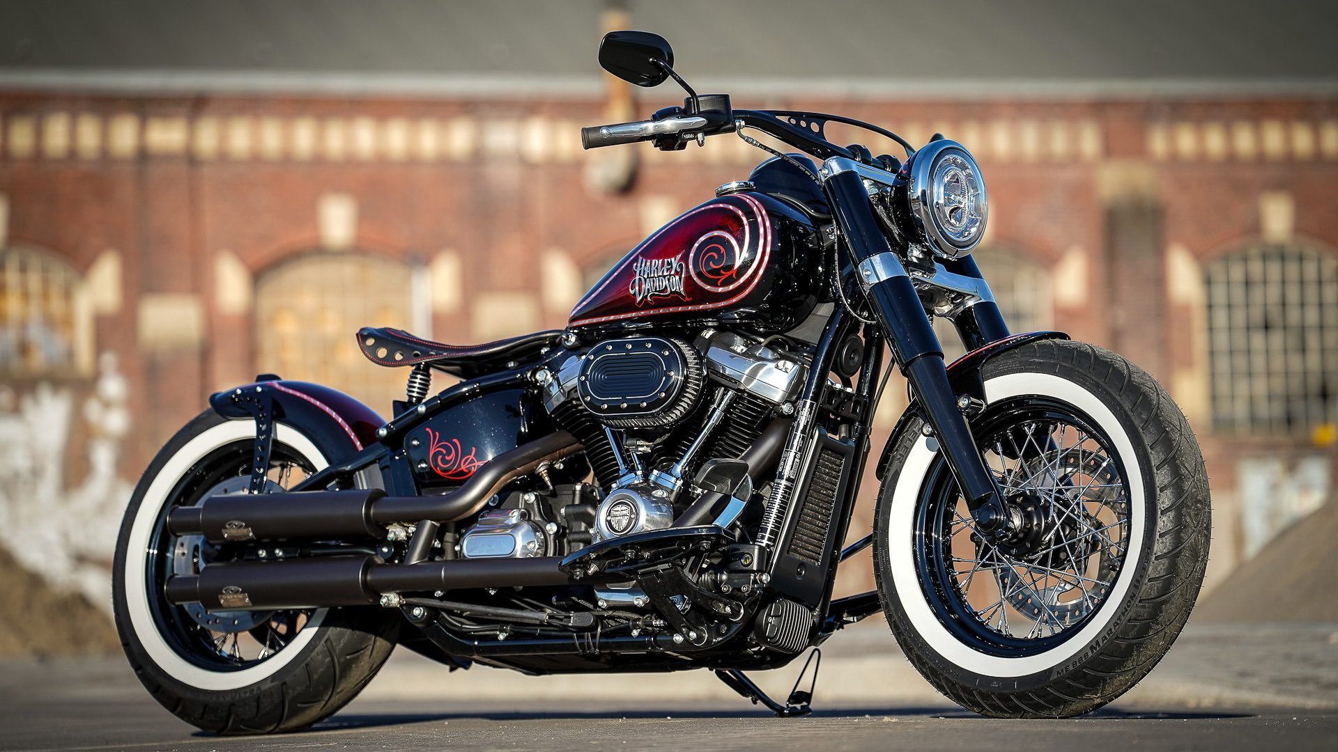 开云网址-英超比赛中的临场应变能力，英超的场地小